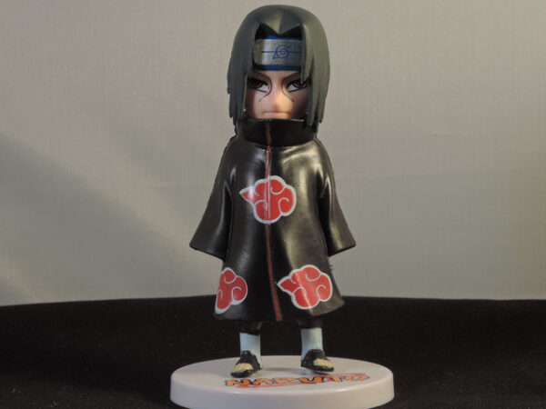 Boneco Miniatura Uchiha Itachi Akatsuki - Naruto Shippuden